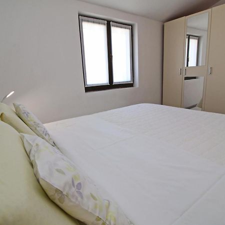Apartments Mila Rovigno Esterno foto