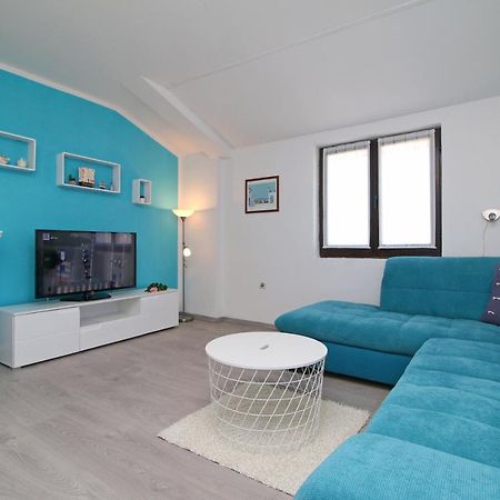 Apartments Mila Rovigno Esterno foto