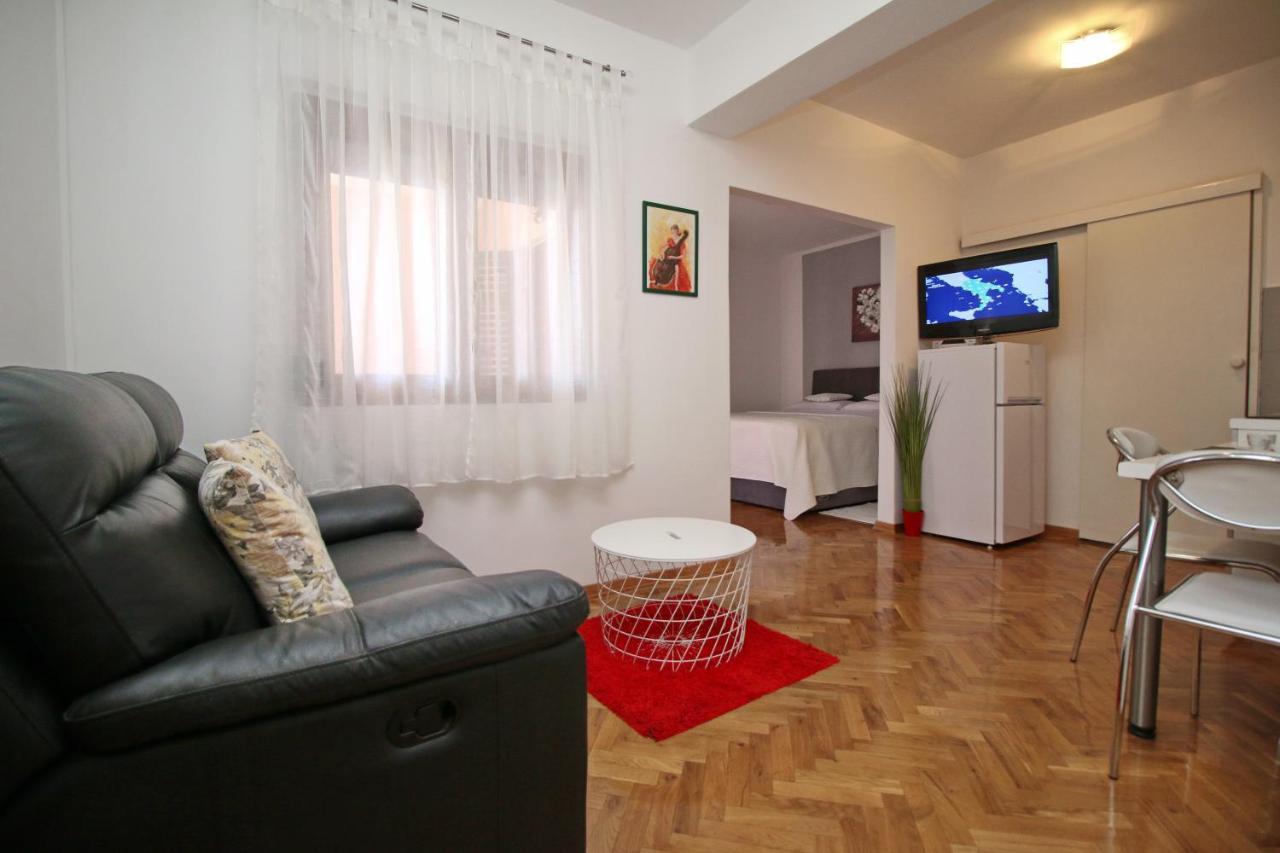 Apartments Mila Rovigno Esterno foto