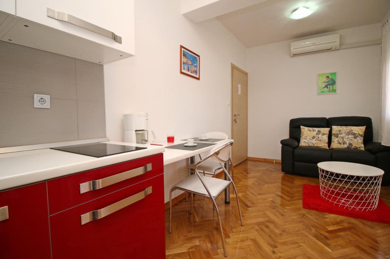 Apartments Mila Rovigno Esterno foto