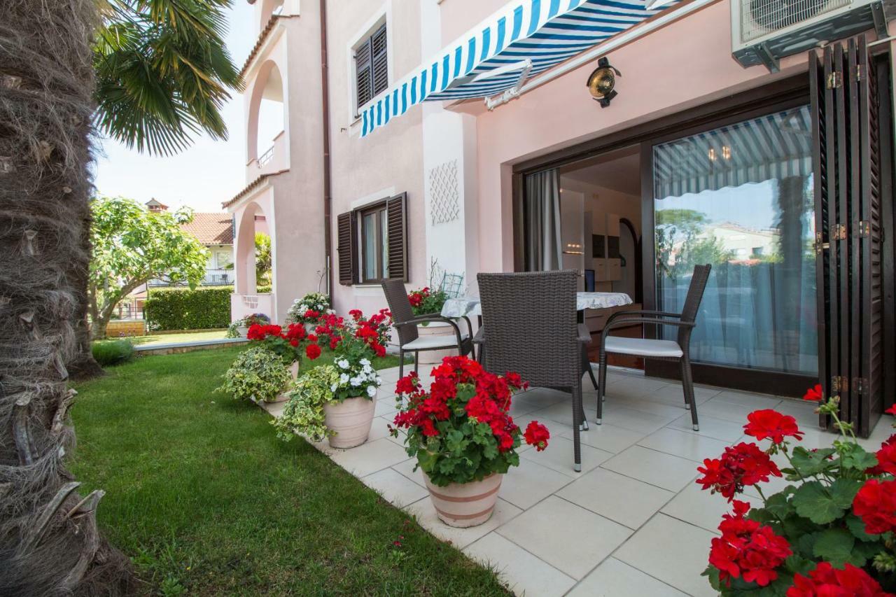 Apartments Mila Rovigno Esterno foto